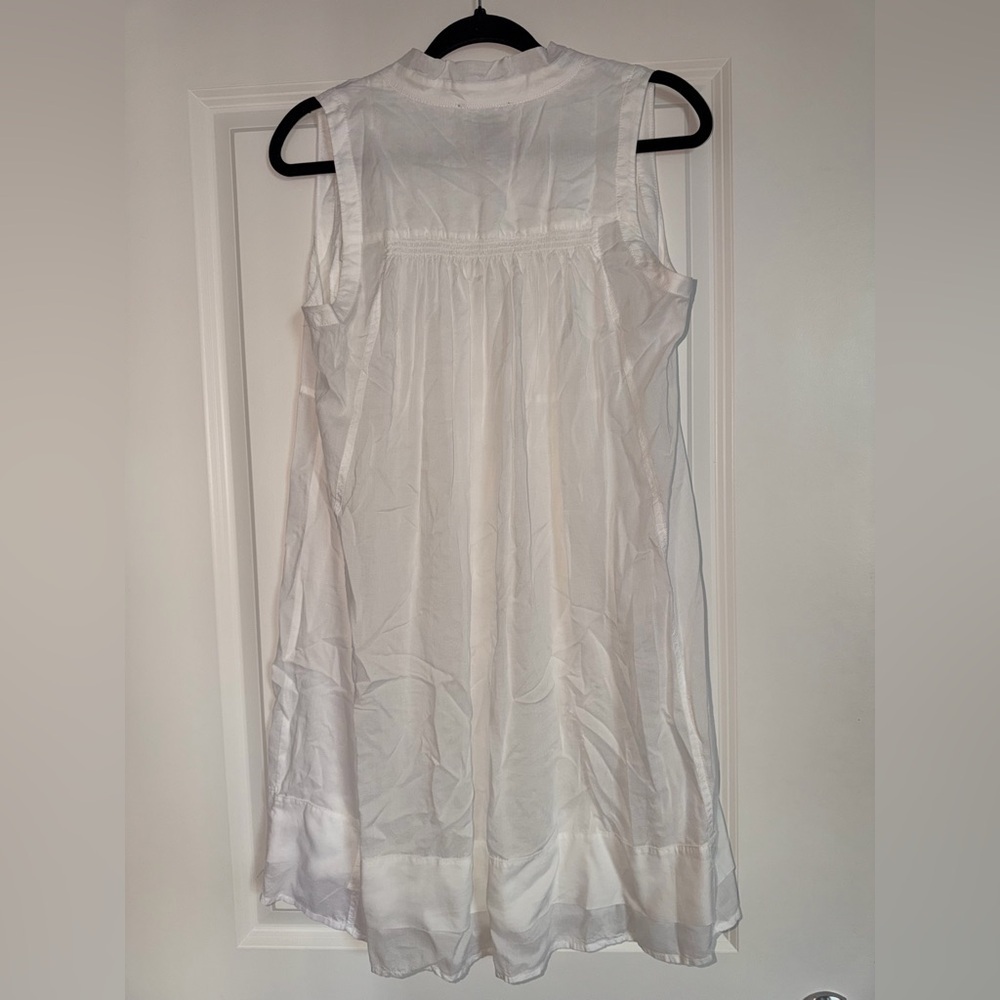 Chelsea & Theodore Sleeveless White Button-Down Blouse Semi-Sheer - Picture 4 of 5